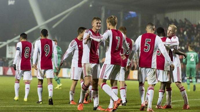 屏幕播放着 屏幕播放着